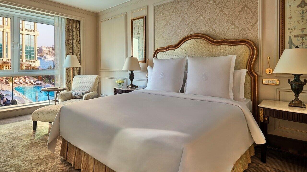 Four Seasons Cairo At The First Residence Giza Luaran gambar A bedroom at the Four Seasons Hotel
