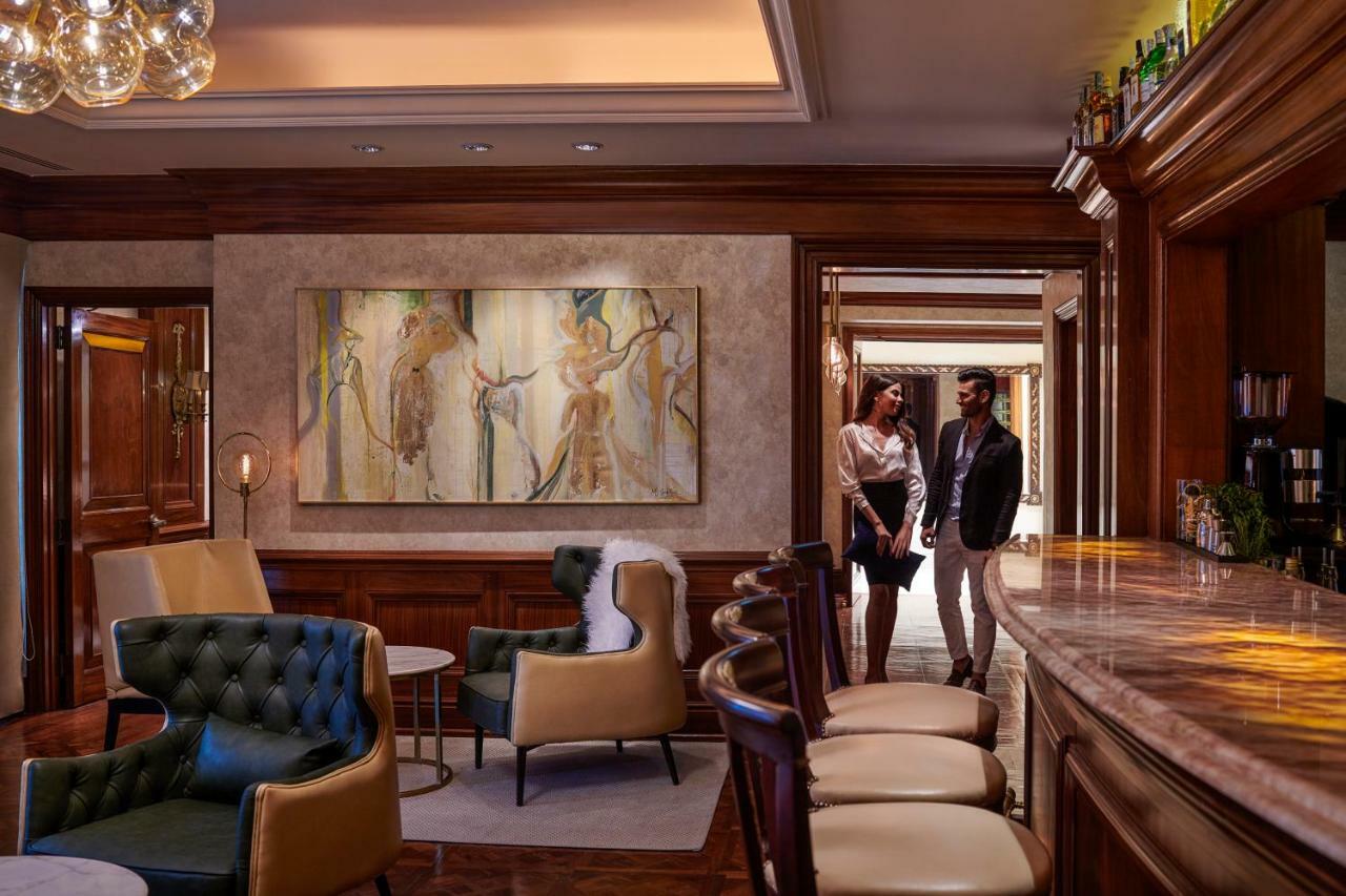 Four Seasons Cairo At The First Residence Giza Luaran gambar The bar at the St Regis
